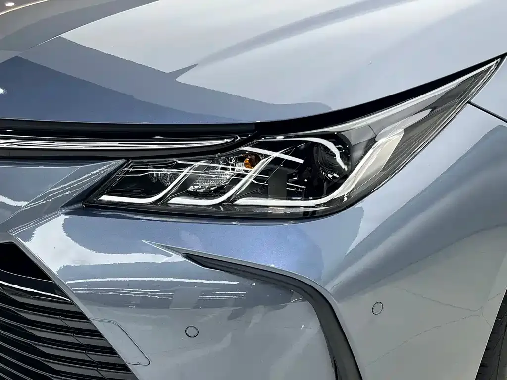 Toyota Corolla — фото 4