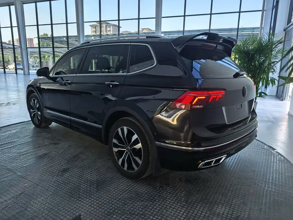 Volkswagen Tiguan L — фото 7