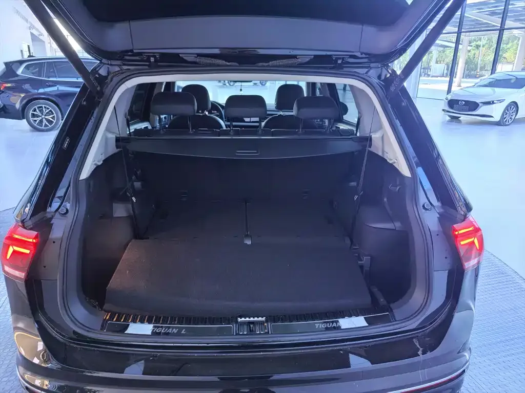 Volkswagen Tiguan L — фото 9