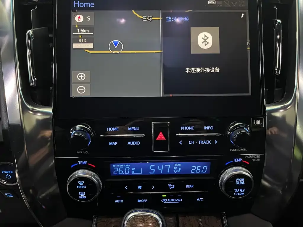 Toyota Vellfire — фото 10