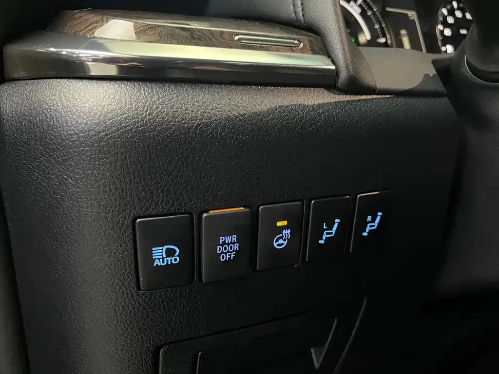 Toyota Vellfire — фото 5