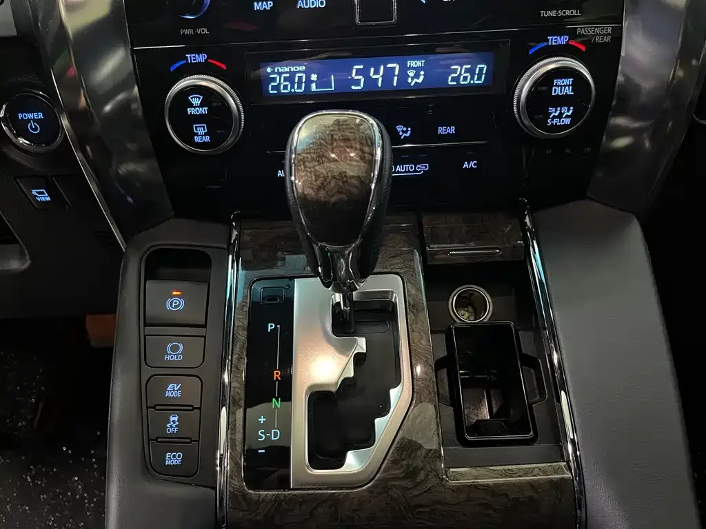 Toyota Vellfire — фото 8