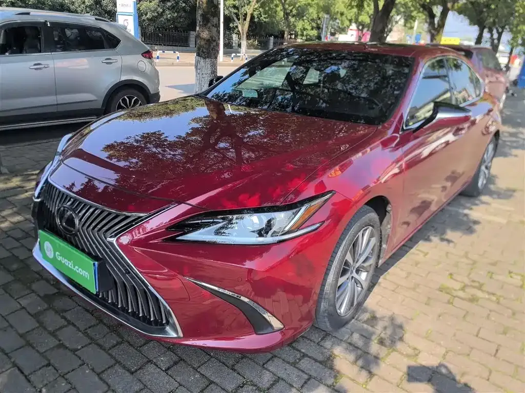 Lexus ES — фото 1