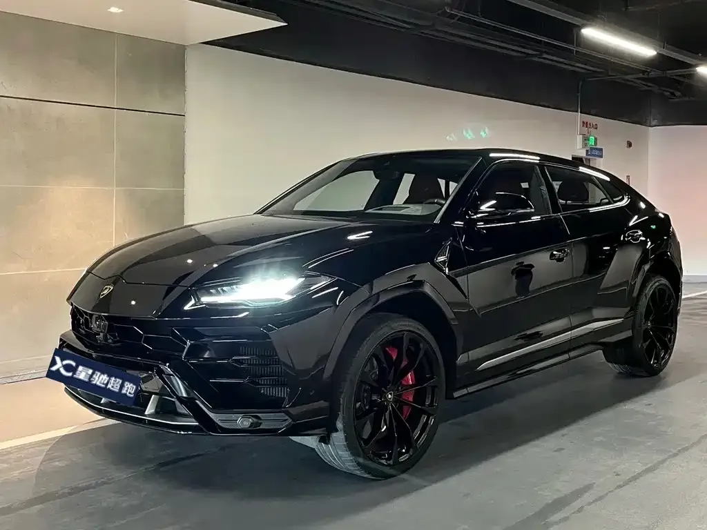 Lamborghini Urus — фото 1