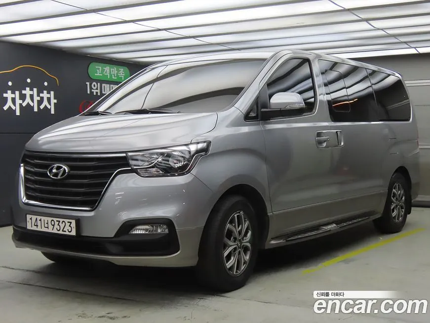 Hyundai Starex — фото 1