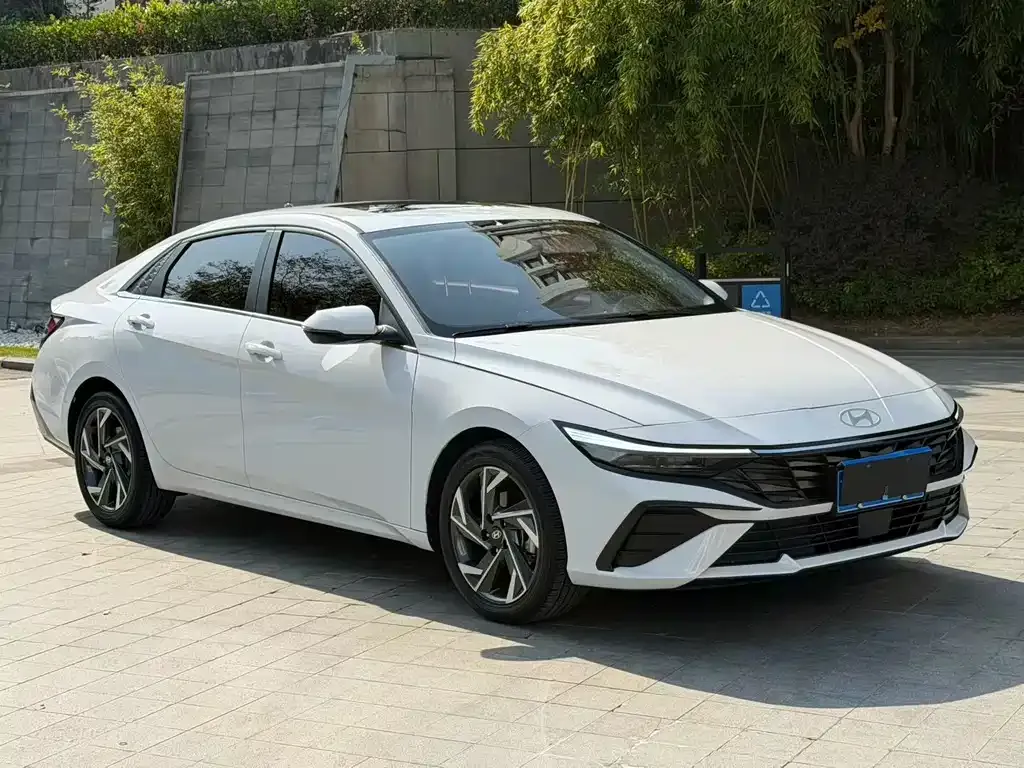 Hyundai Elantra — фото 2