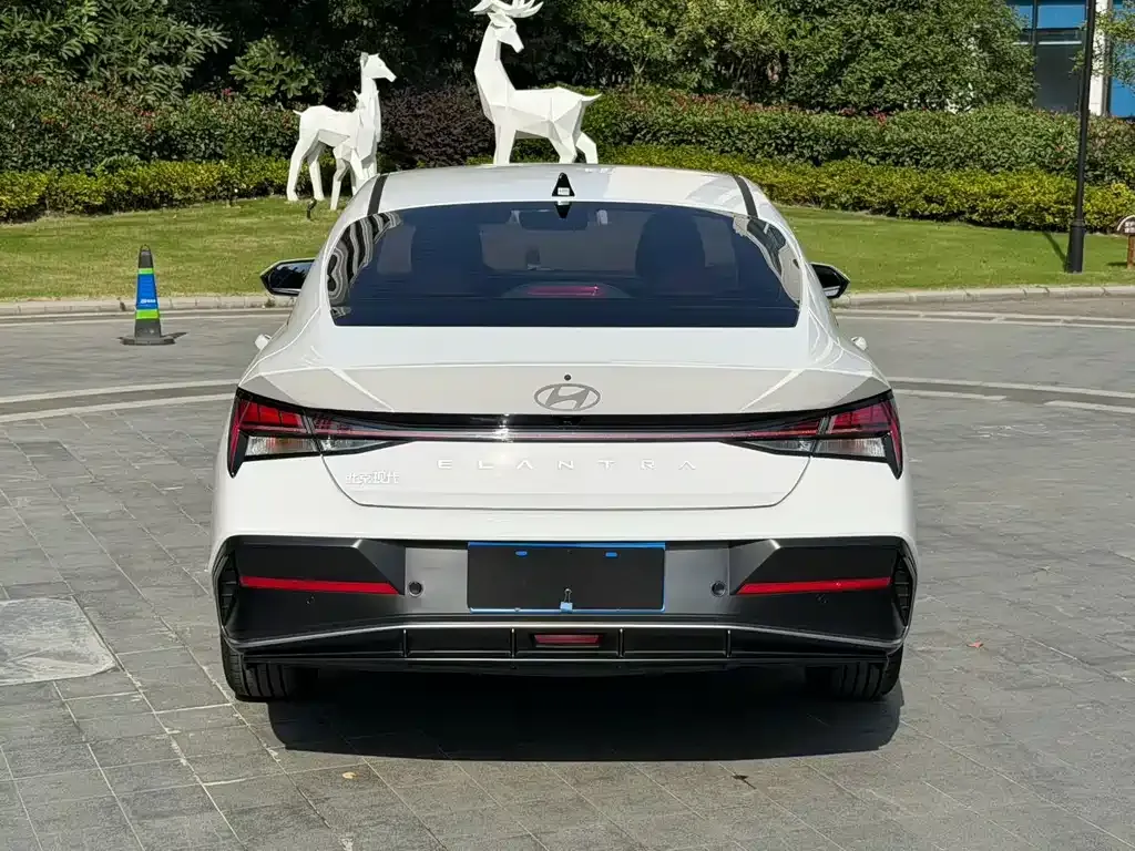 Hyundai Elantra — фото 3
