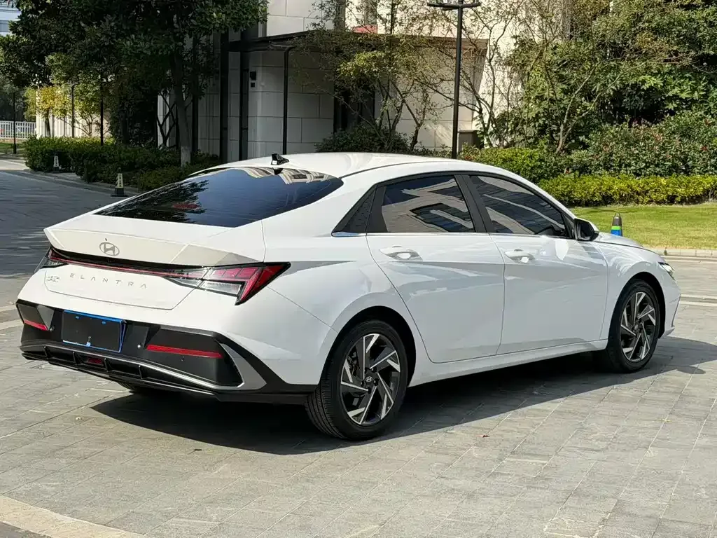 Hyundai Elantra — фото 4