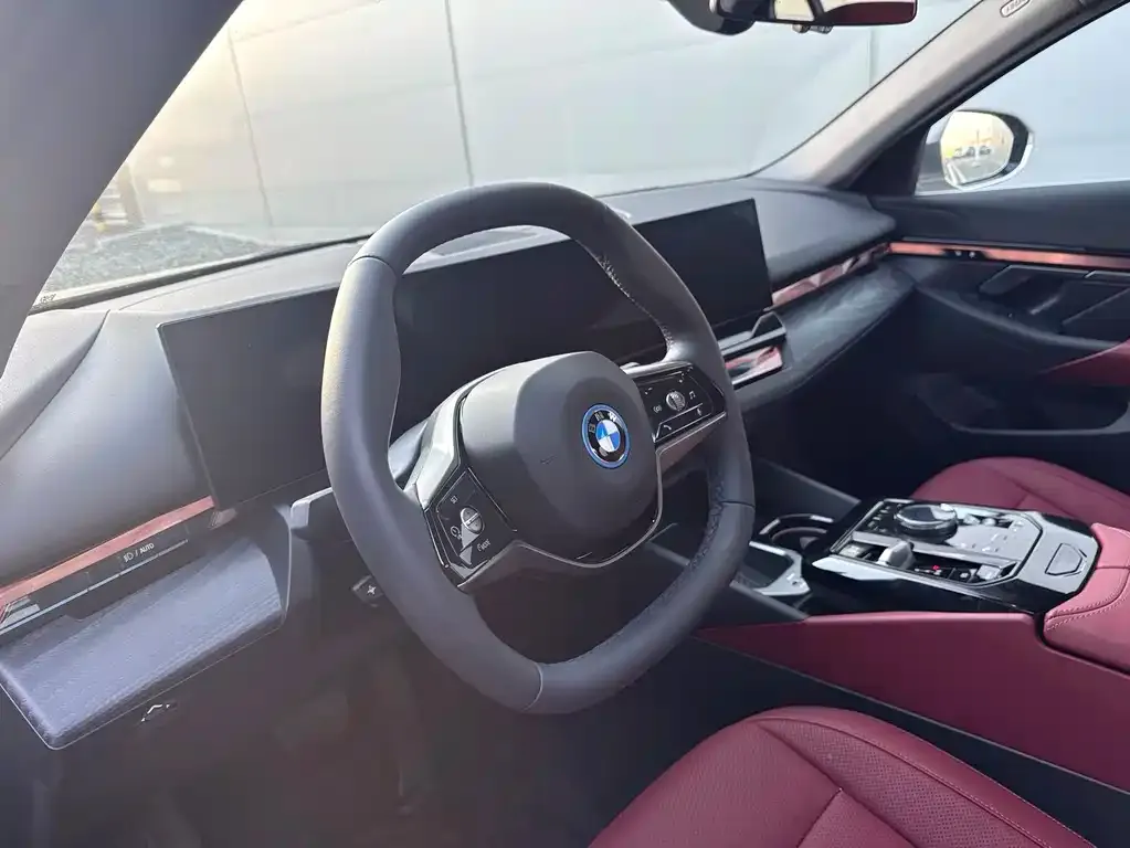 BMW i5 — фото 10