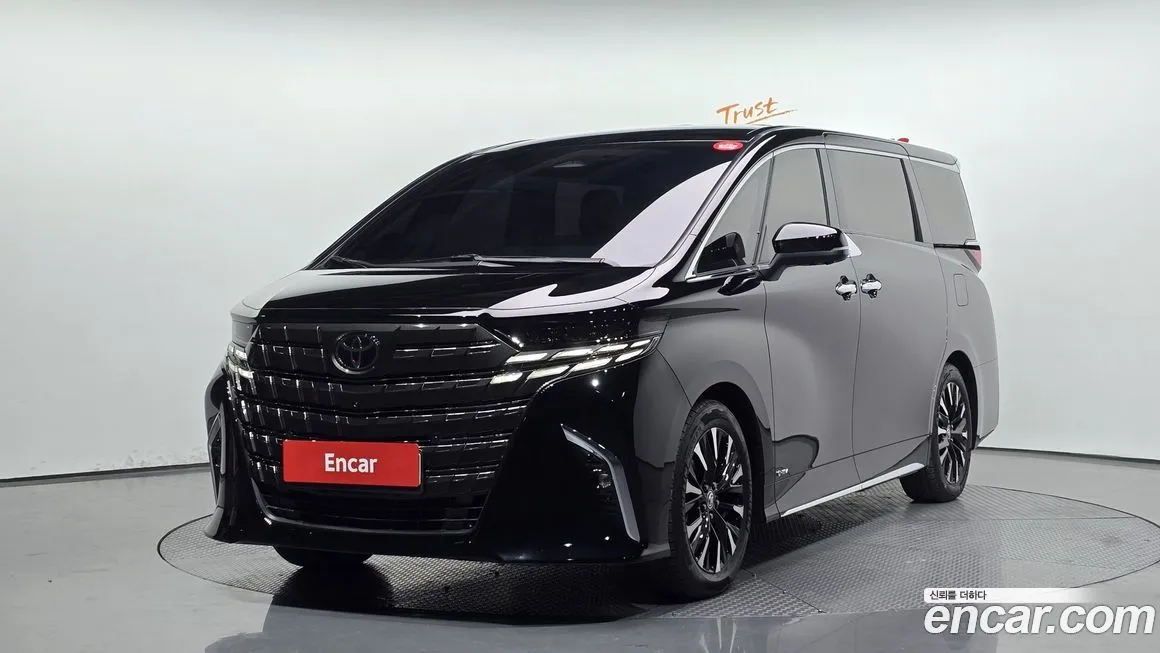 Toyota Alphard — фото 1