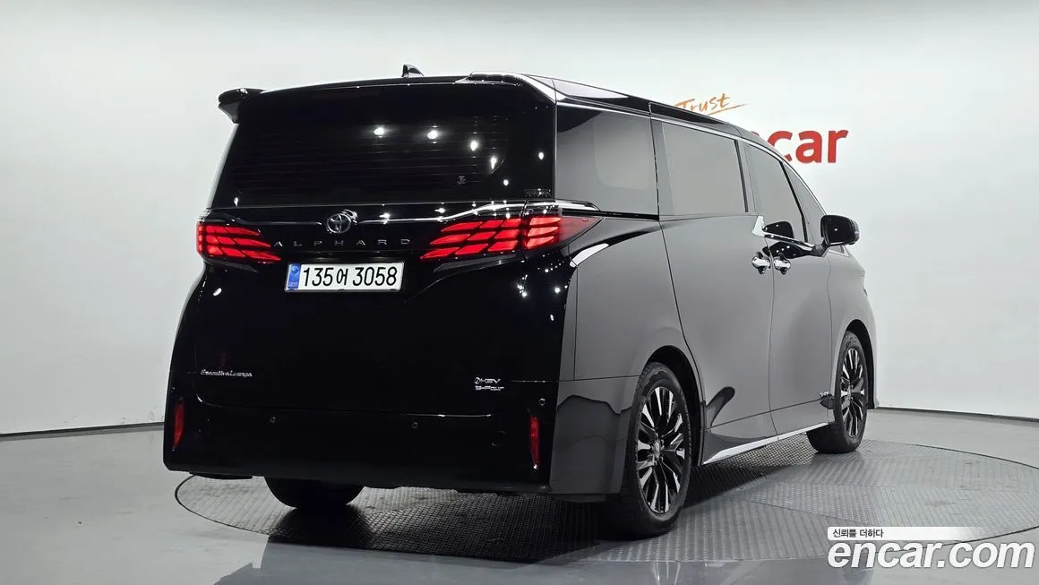 Toyota Alphard — фото 2