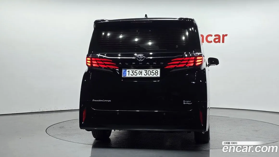 Toyota Alphard — фото 4