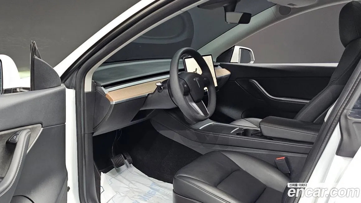 Tesla Model Y — фото 10