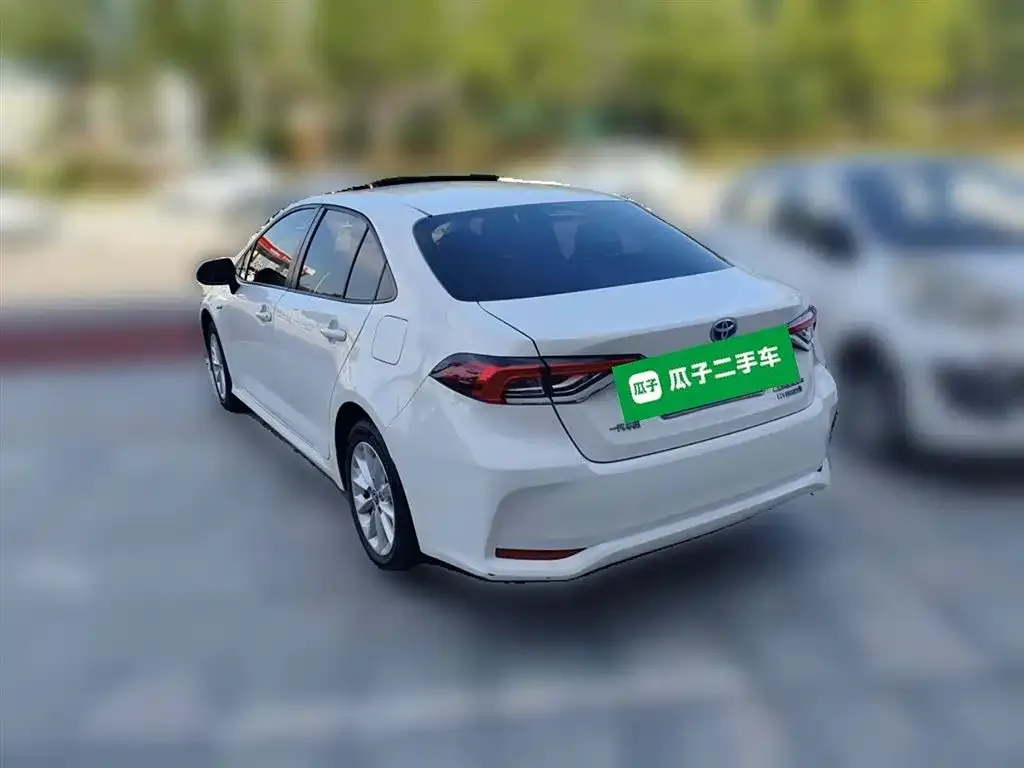 Toyota Corolla — фото 5