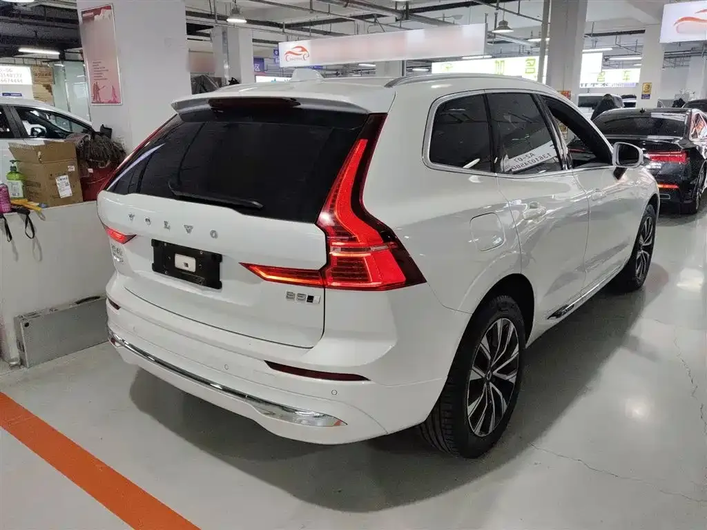 Volvo XC60 — фото 7