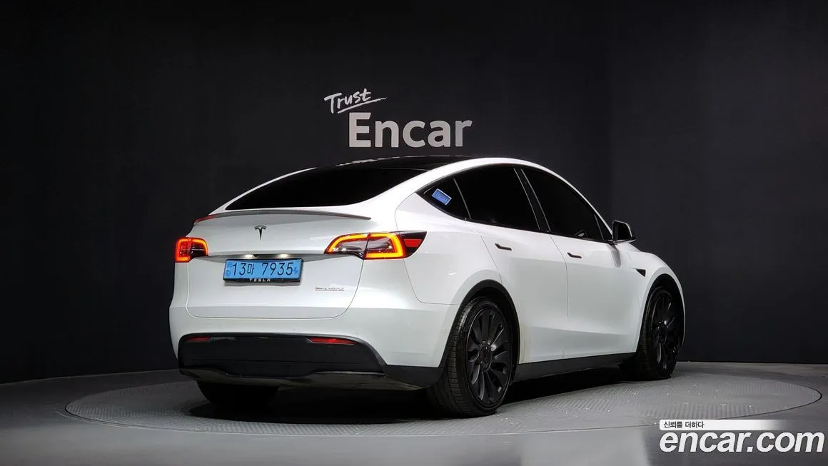 Tesla Model Y — фото 2