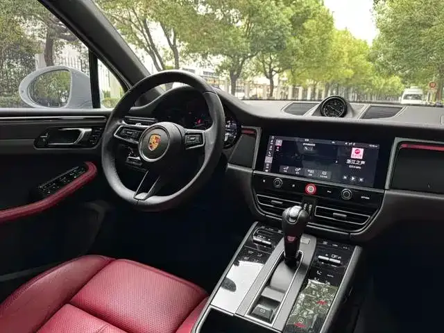 Porsche Macan — фото 10