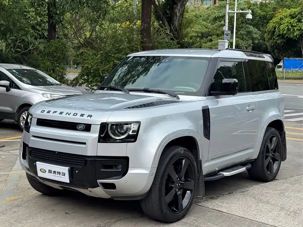 Land Rover Defender — фото 1
