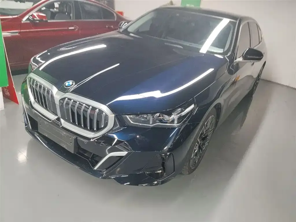 BMW 5 Series — фото 1