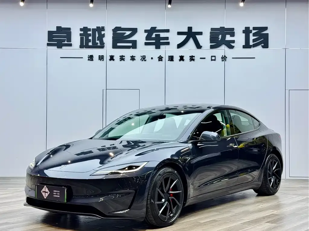 Tesla Model 3 — фото 1