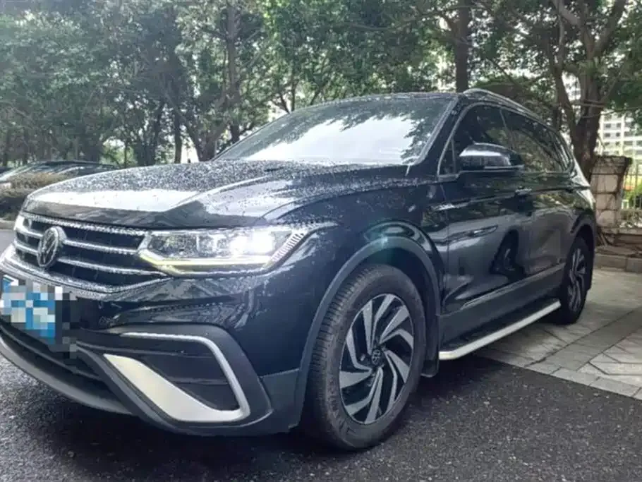 Volkswagen Tiguan L — фото 1