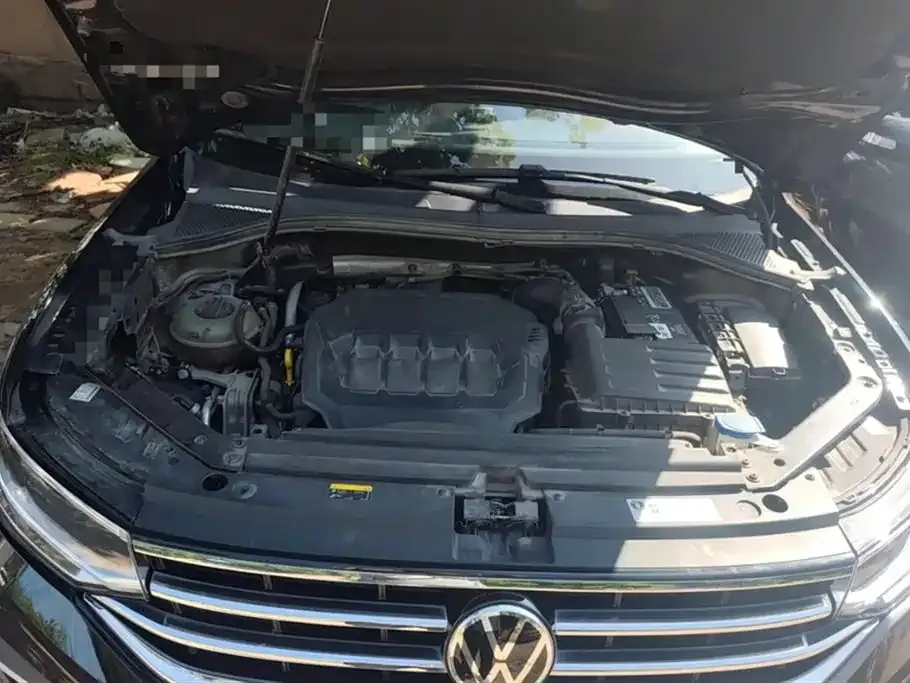 Volkswagen Tiguan L — фото 10