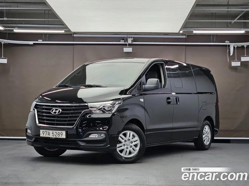 Hyundai Starex — фото 1