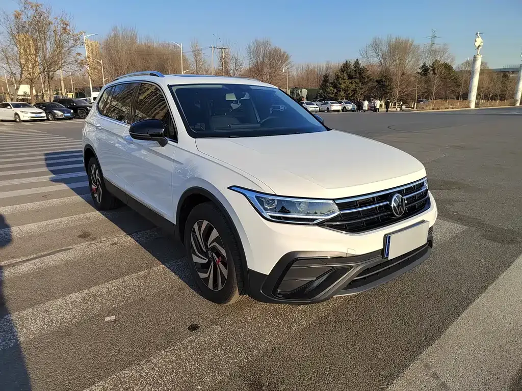 Volkswagen Tiguan L — фото 2