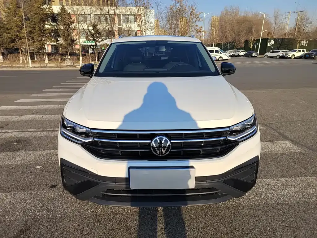 Volkswagen Tiguan L — фото 3