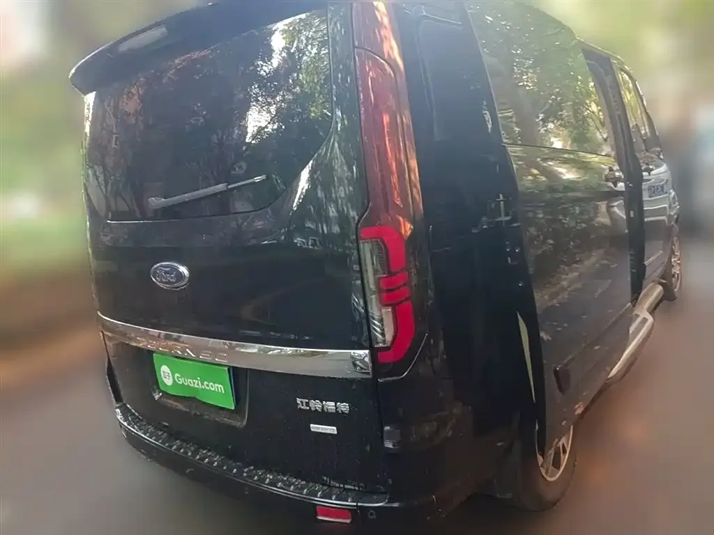 Ford Tourneo — фото 7