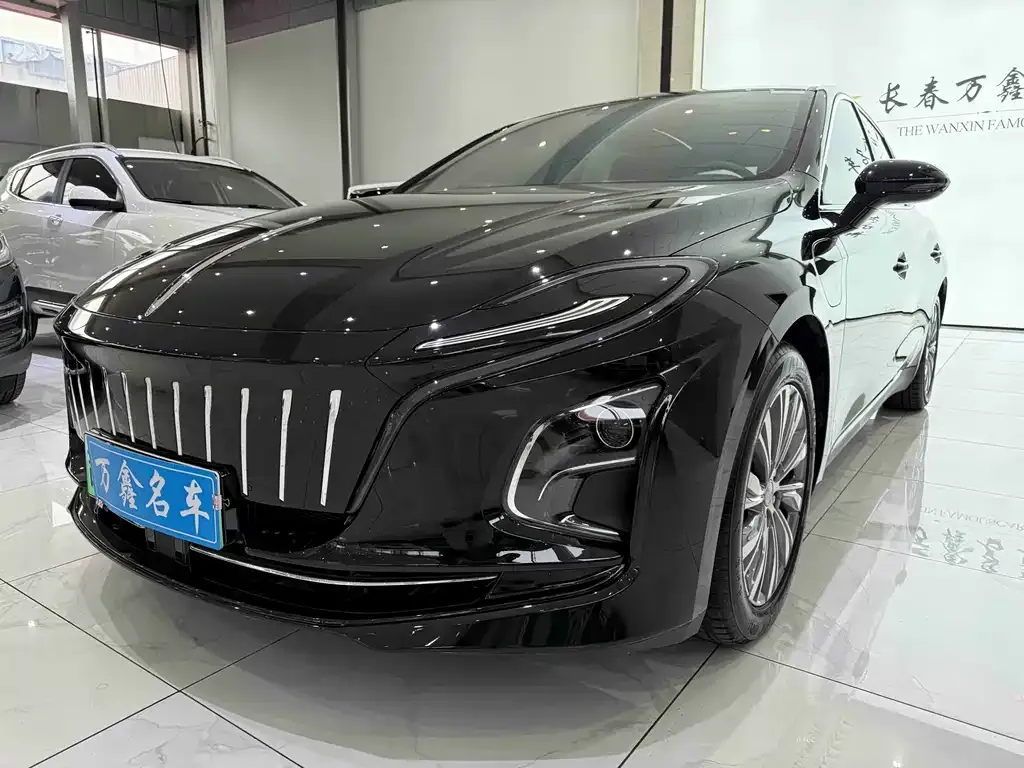 Hongqi E-QM5 — фото 1