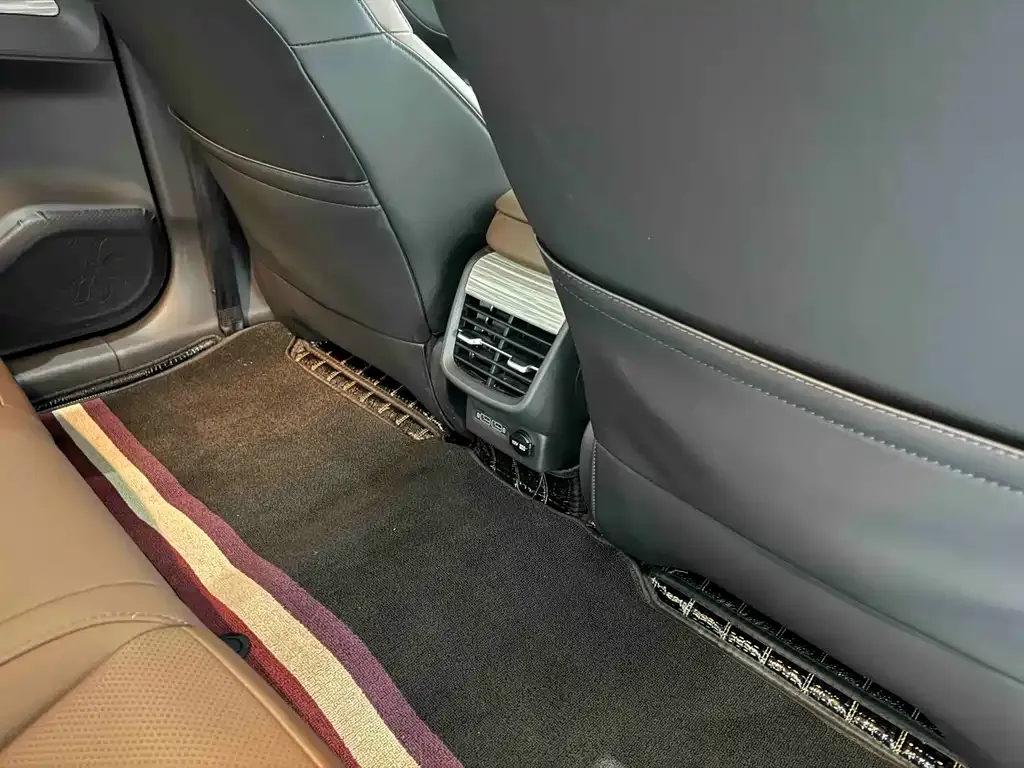 Hongqi E-QM5 — фото 10