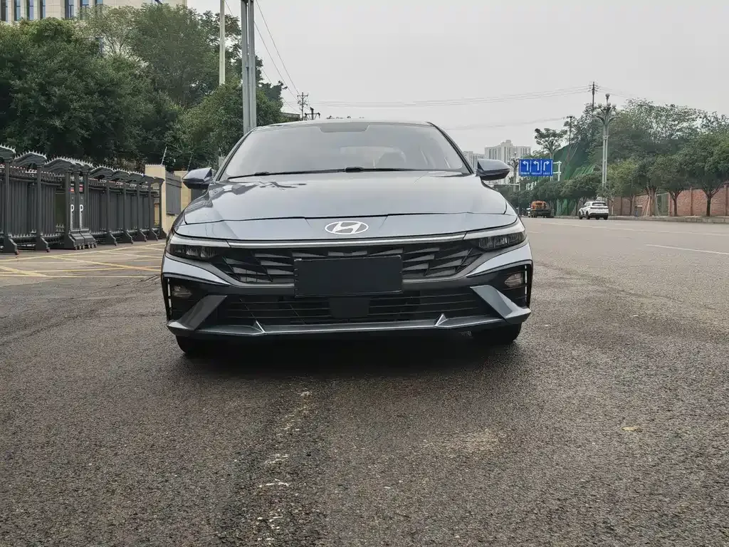 Hyundai Elantra — фото 2