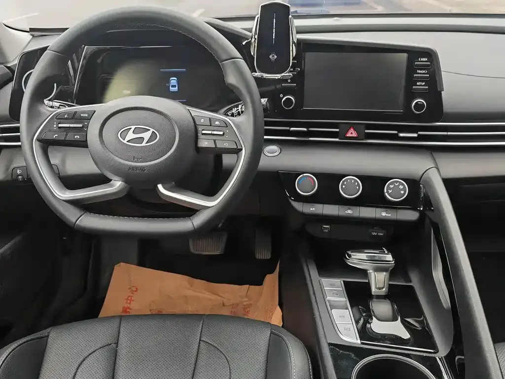 Hyundai Elantra — фото 6