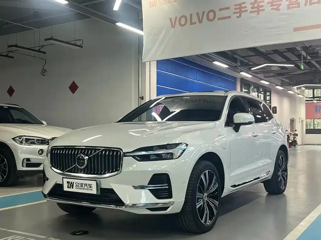 Volvo XC60 PHEV — фото 1