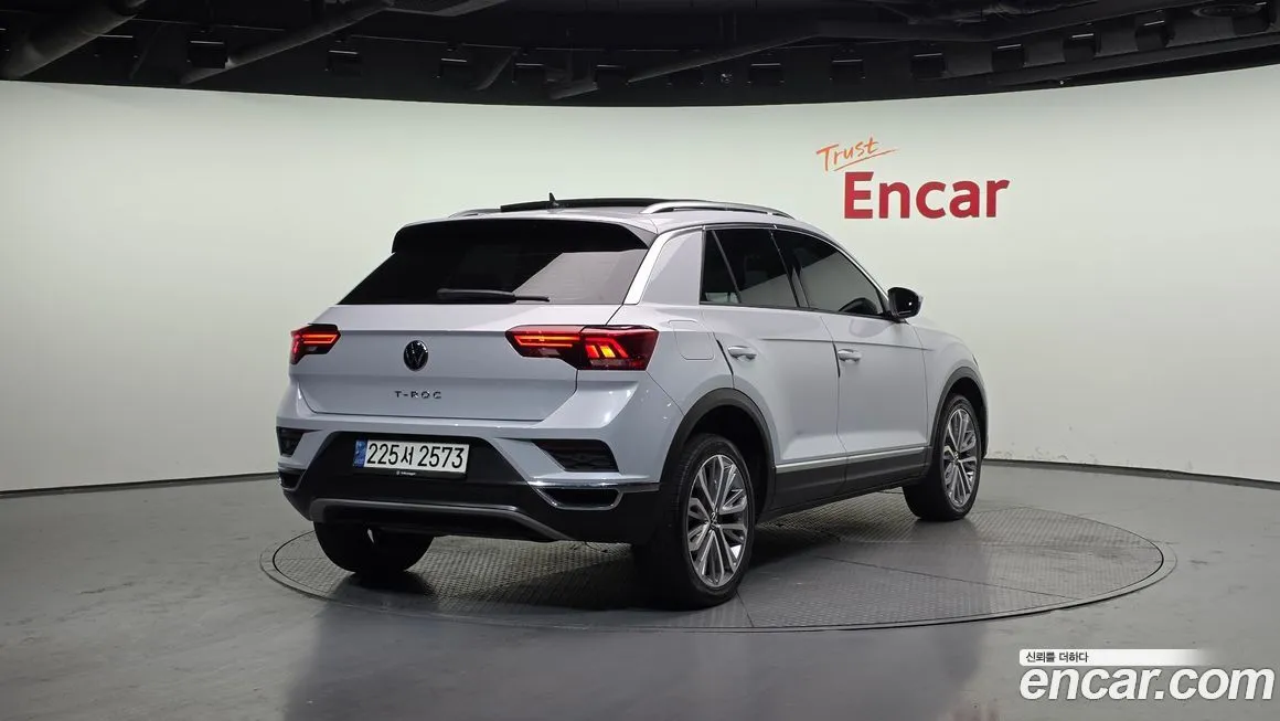 Volkswagen T-Roc — фото 2