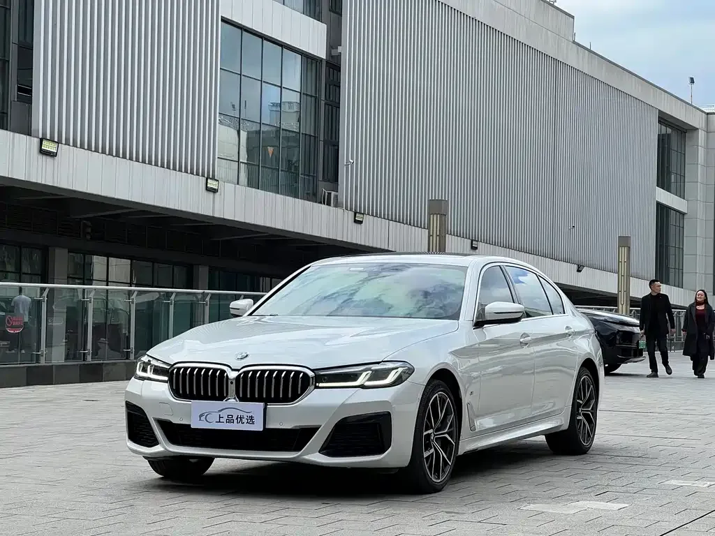 BMW 5 Series — фото 1