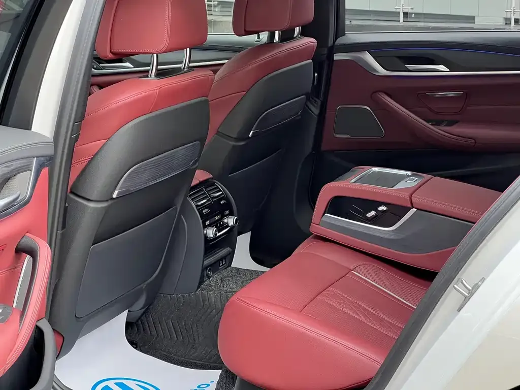 BMW 5 Series — фото 10