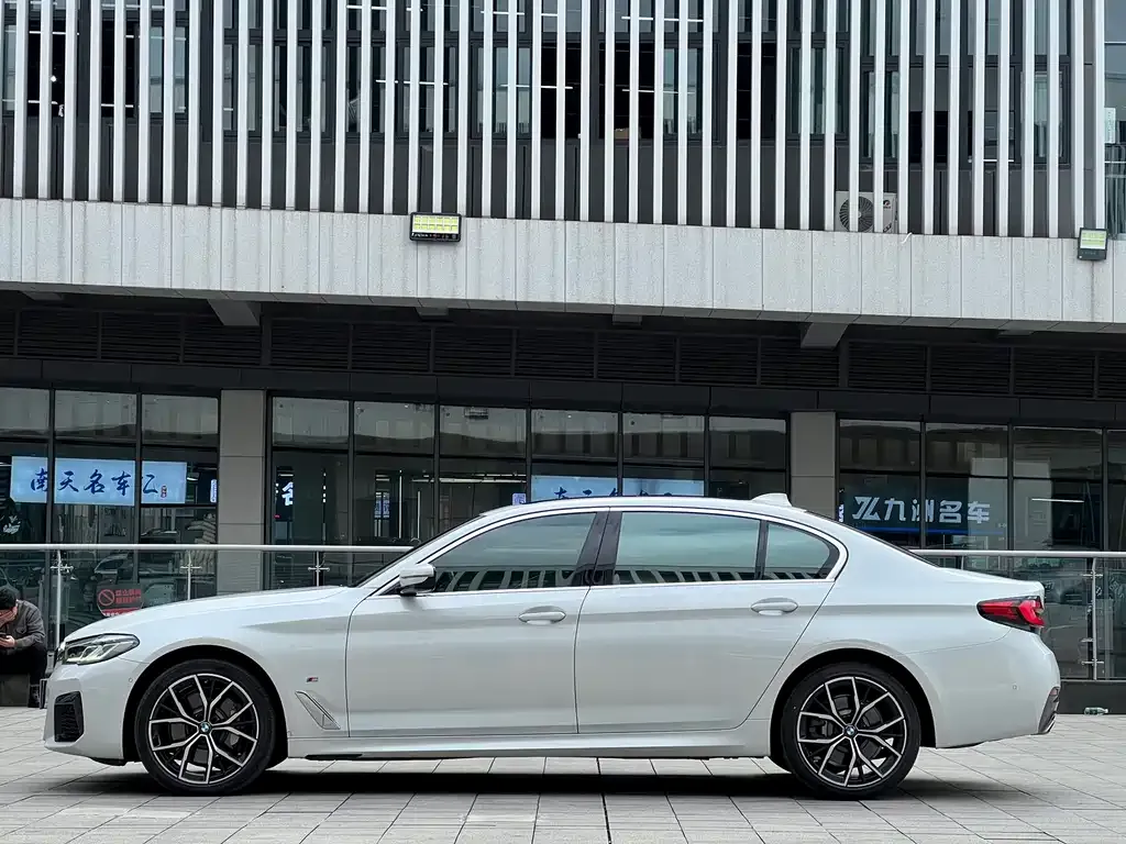 BMW 5 Series — фото 4