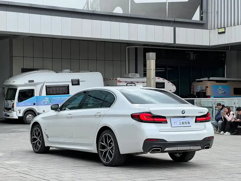 BMW 5 Series — фото 5