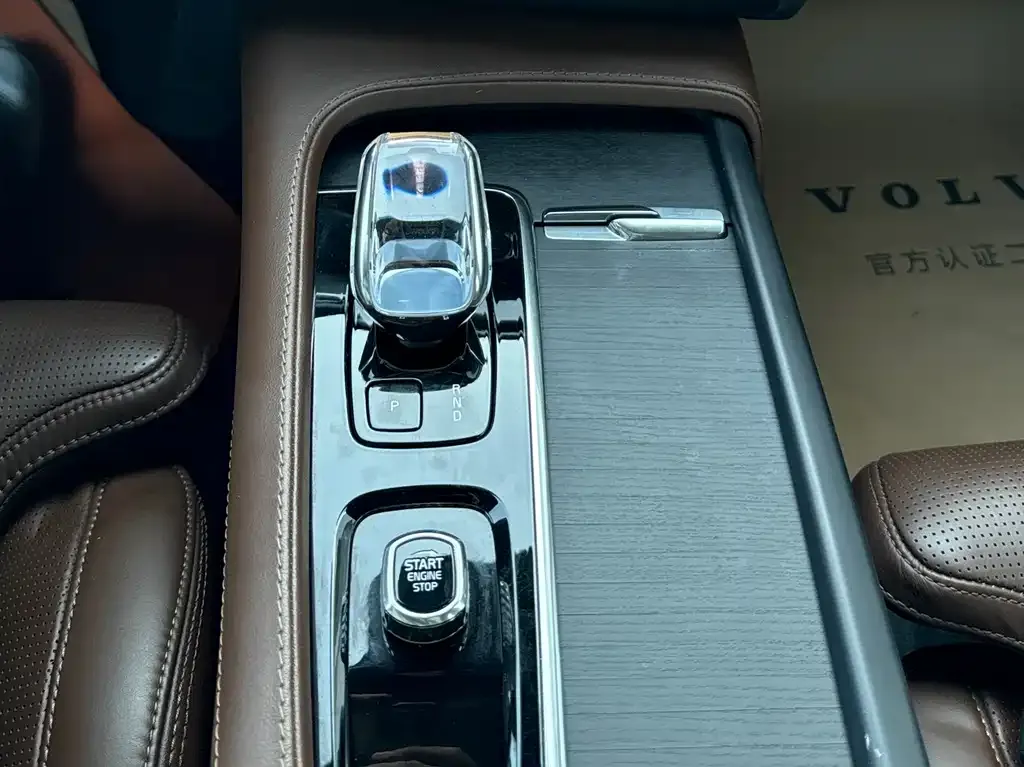Volvo XC90 — фото 10