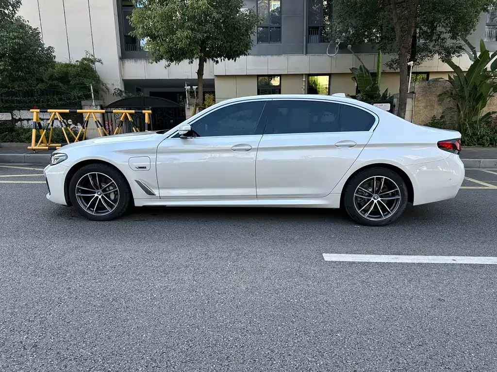 BMW 5 Series New Energy — фото 3
