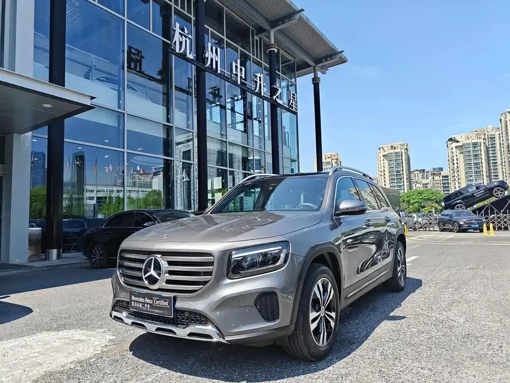 Mercedes-Benz GLB — фото 1