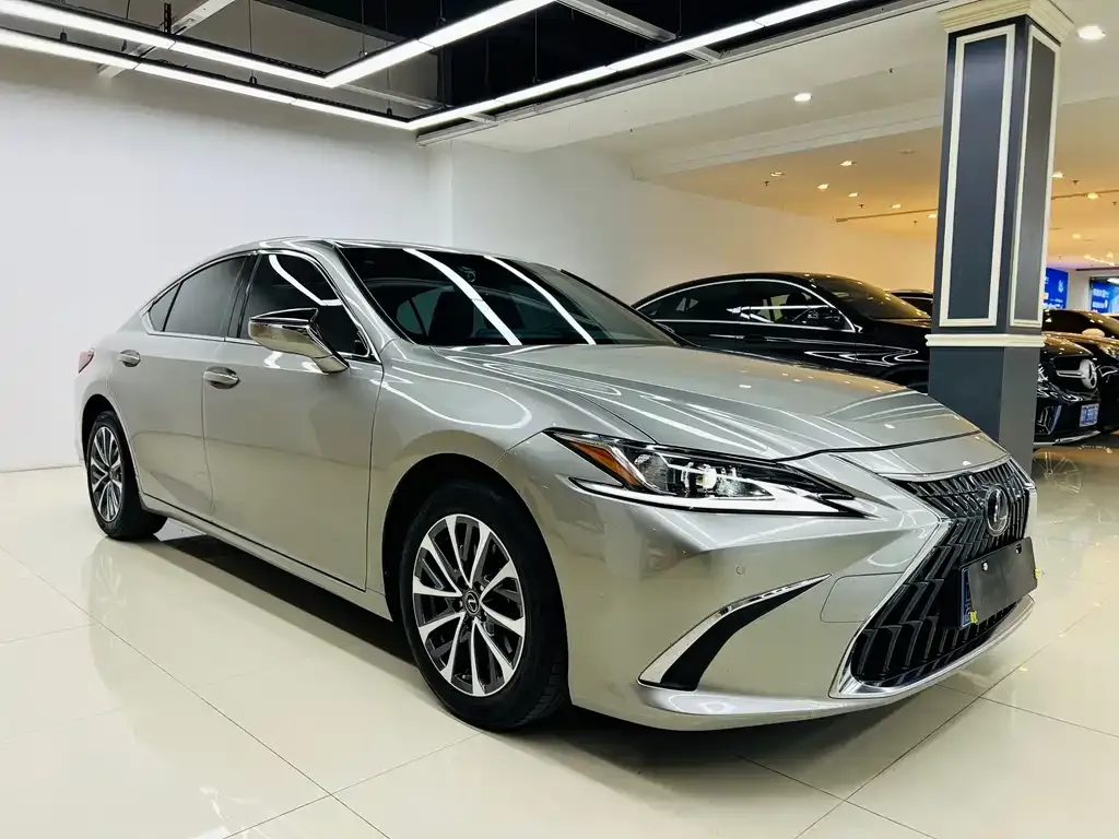 Lexus ES — фото 5