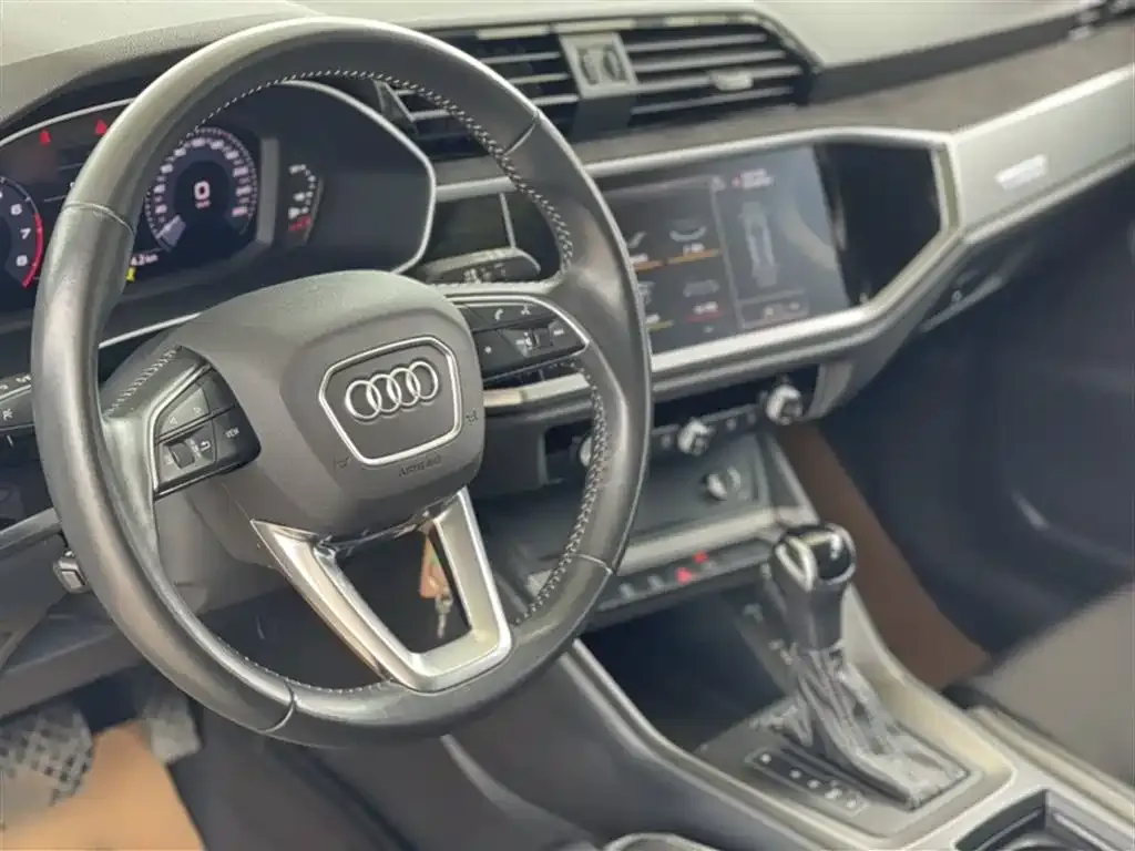 Audi Q3 — фото 9