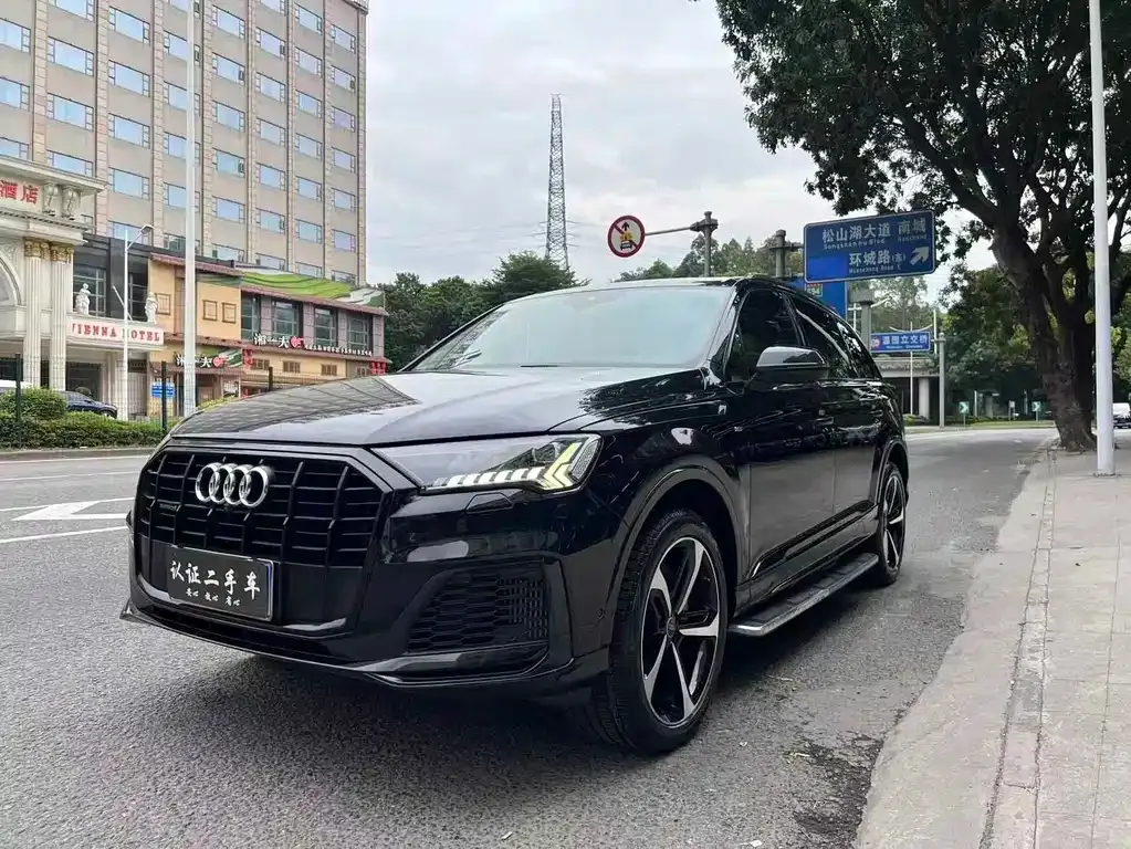 Audi Q7 — фото 1