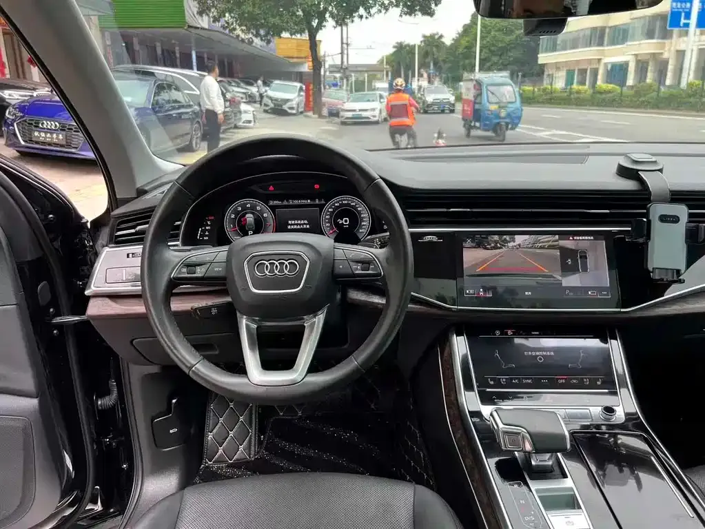 Audi Q7 — фото 10