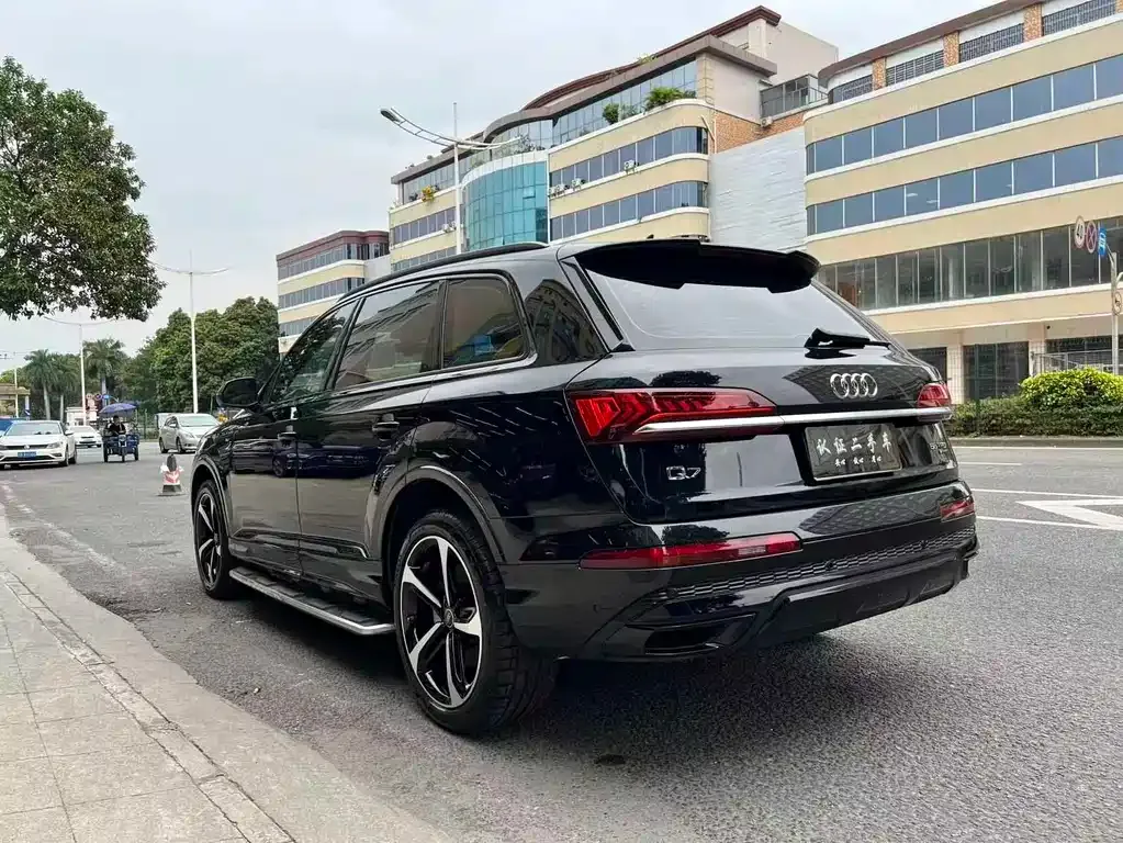 Audi Q7 — фото 7