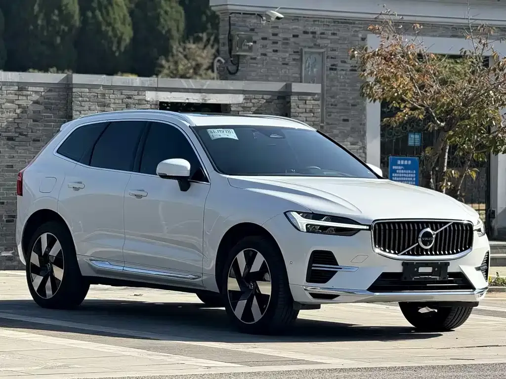 Volvo XC60 PHEV — фото 2