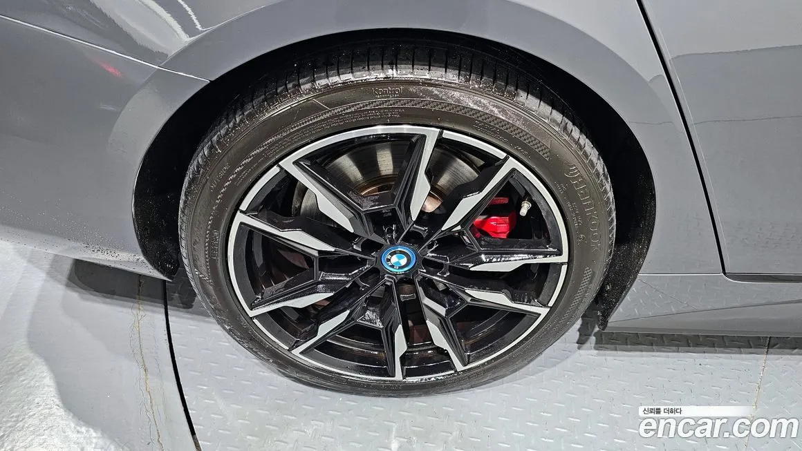 BMW i4 — фото 5